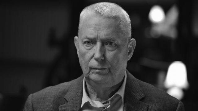15.03. - Wojciech Młynarski - poeta, reżyser i wykonawca piosenki autorskiej, satyryk, artysta kabaretowy, autor tekstów piosenek i librett, tłumacz, znany przede wszystkim z autorskich recitali; członek Stowarzyszenia Pisarzy Polskich.
