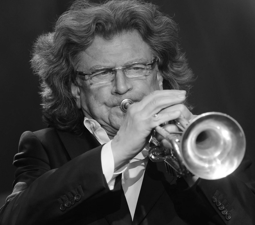 22.05. - Zbigniew Wodecki - jeden z najpopularniejszych polskich piosenkarzy, skrzypek, trębacz i kompozytor. Znany z takich przebojów jak: