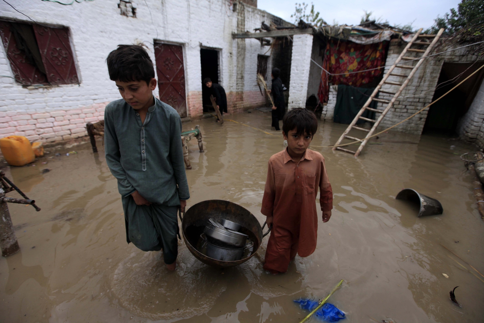 Pakistan - Peshawar po przejściu ulewy.
EPA/ARSHAD ARBAB 
Dostawca: PAP/EPA.