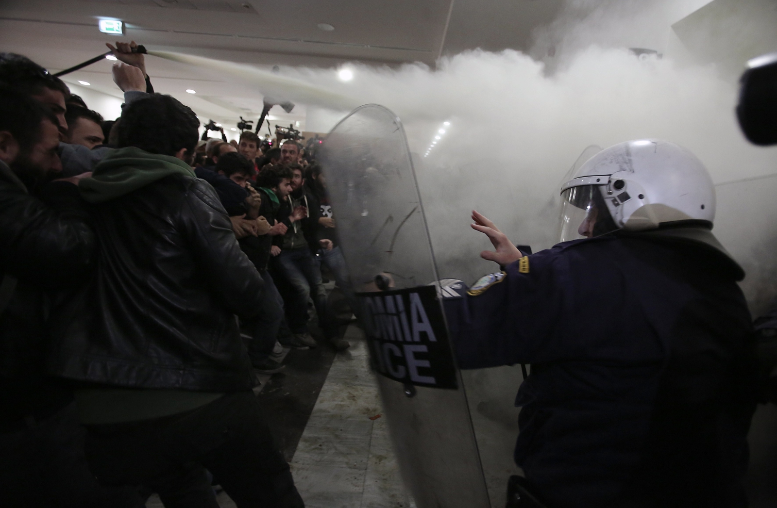 Kolejne protesty zamieniają się w starcia z policją, Ateny, Grecja.