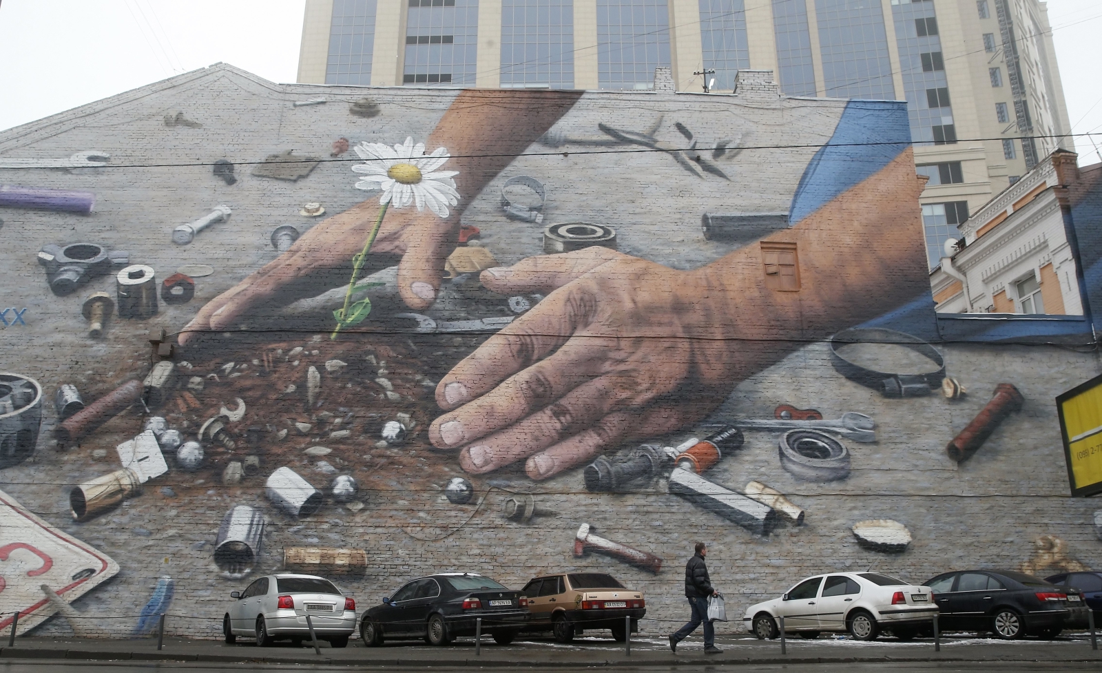 A na Ukrainie powstał piękny mural EPA/SERGEY DOLZHENKO 