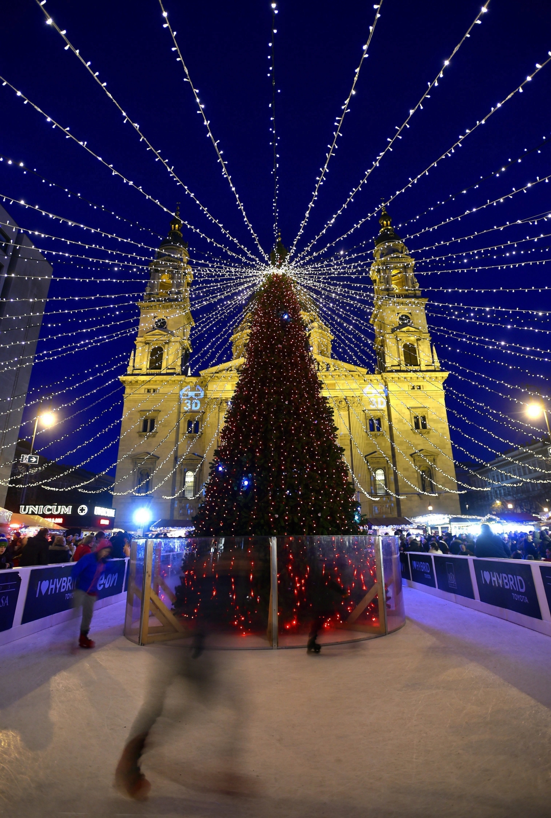 Świąteczna choinka w centrum Budapesztu, Węgry