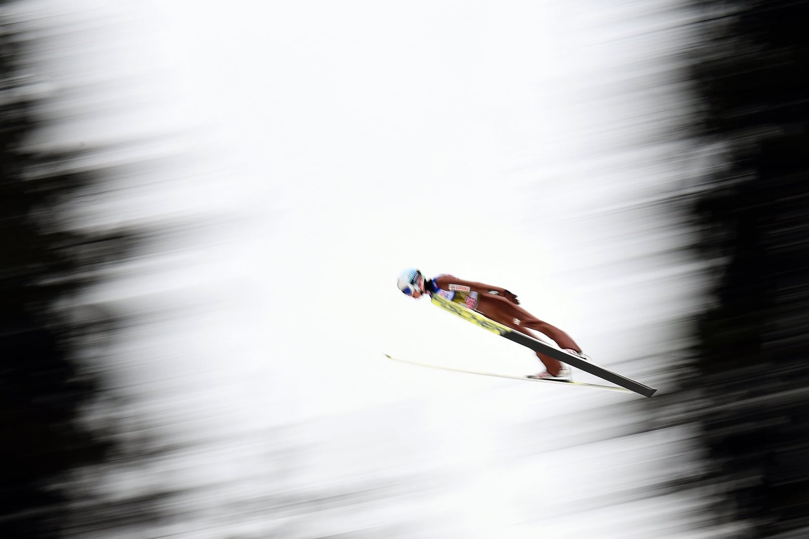 Kamil Stoch podczas treningu na skoczni w Innsbrucku EPA/CHRISTIAN BRUNA 
