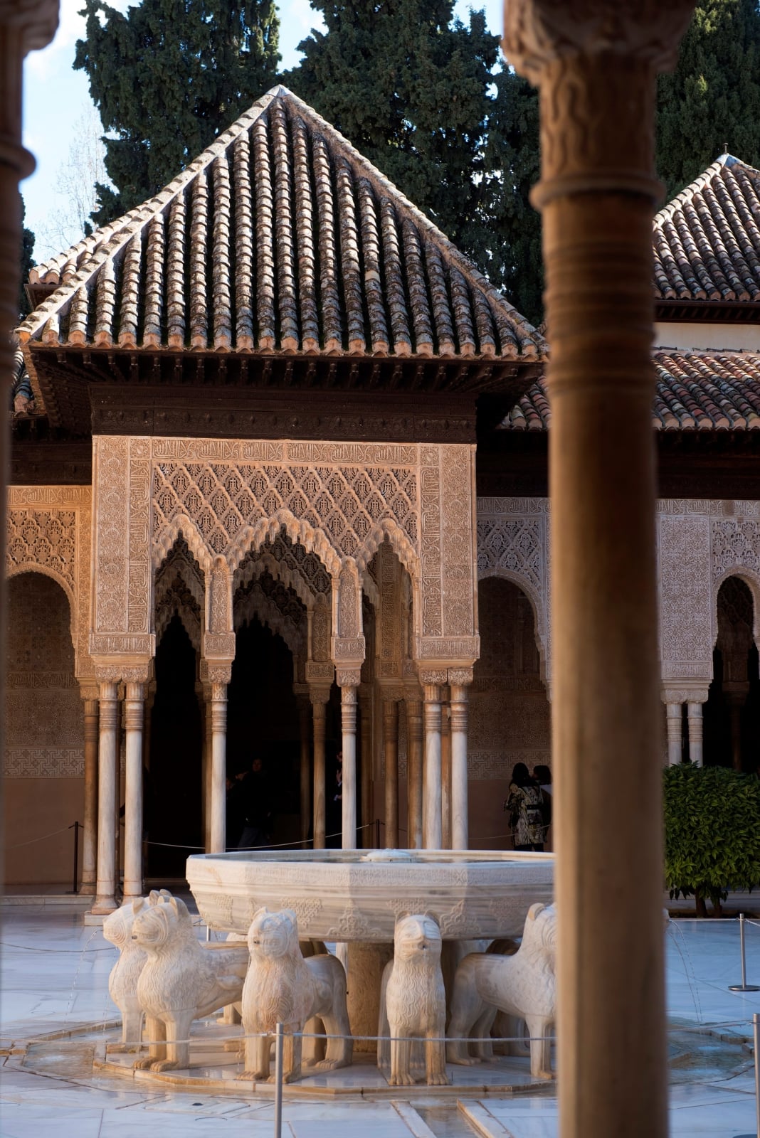 Po dwurocznej renowacji w użytku publicznego wróciła Fontanna Lwów w Alhambrze, Granada, Hiszpania.