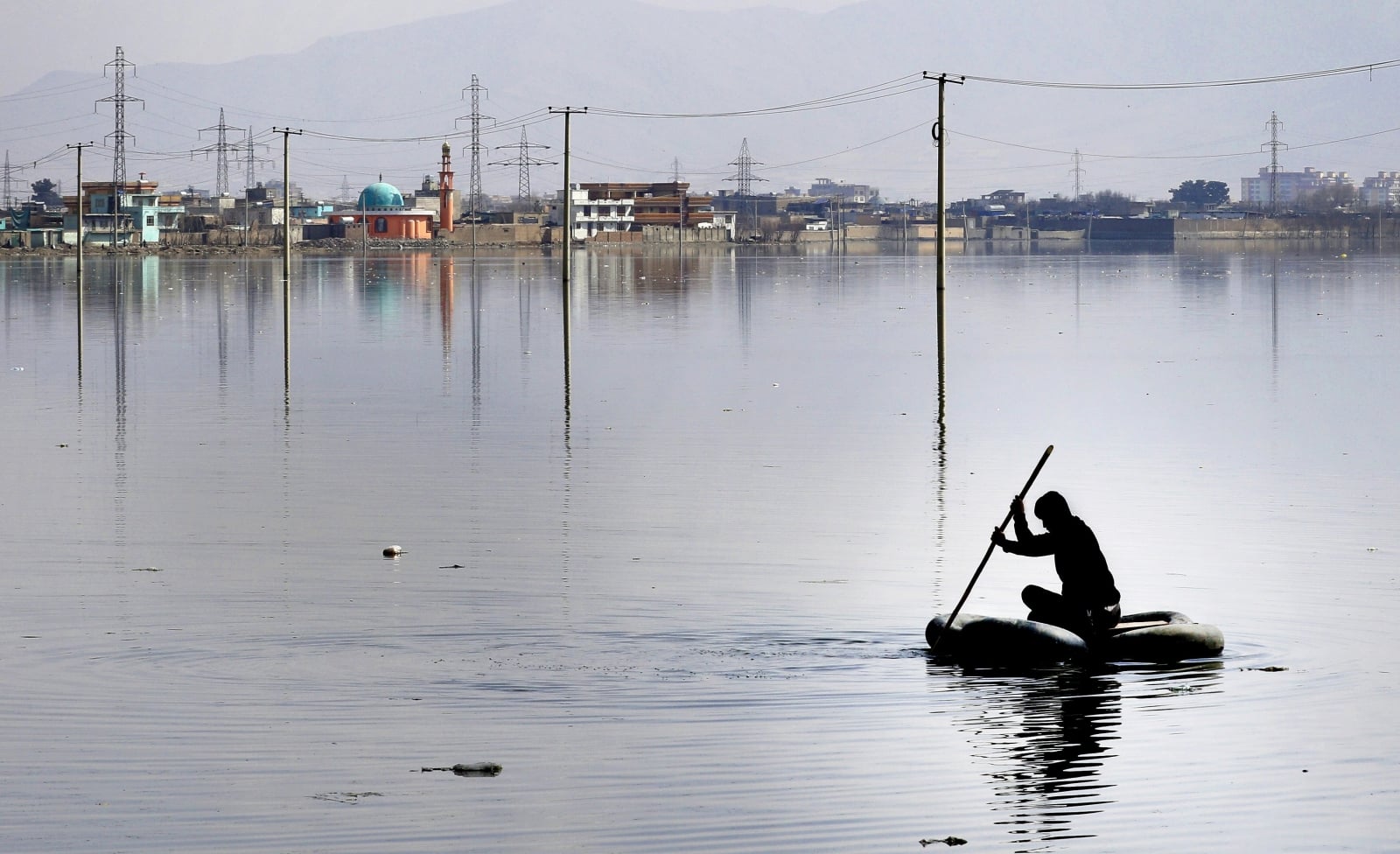 Powódź w Afganistanie fot. EPA/HEDAYATULLAH AMID 
