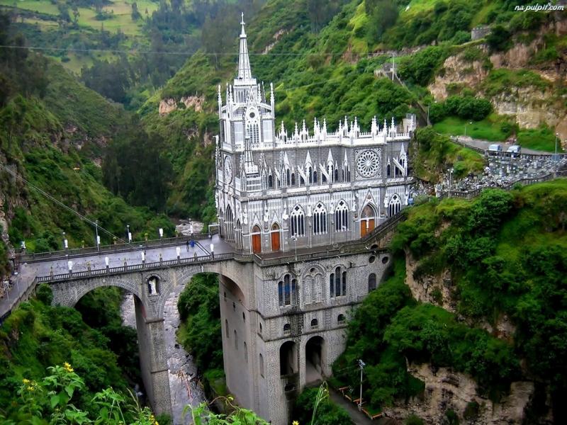 Bazylika Las Lajas czyli Sanktuarium Matki Boskiej Różańcowej Na Skałach w Ipiales jest jednym z najczęściej odwiedzanych miejsc pielgrzymkowych w Ameryce Południowej.  
Fot. Puzzelfactory