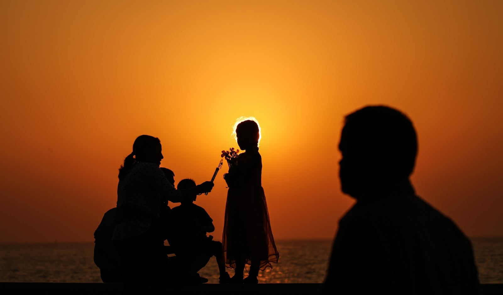 Życie codzienne w Indiach fot. EPA/DIVYAKANT SOLANKI 
