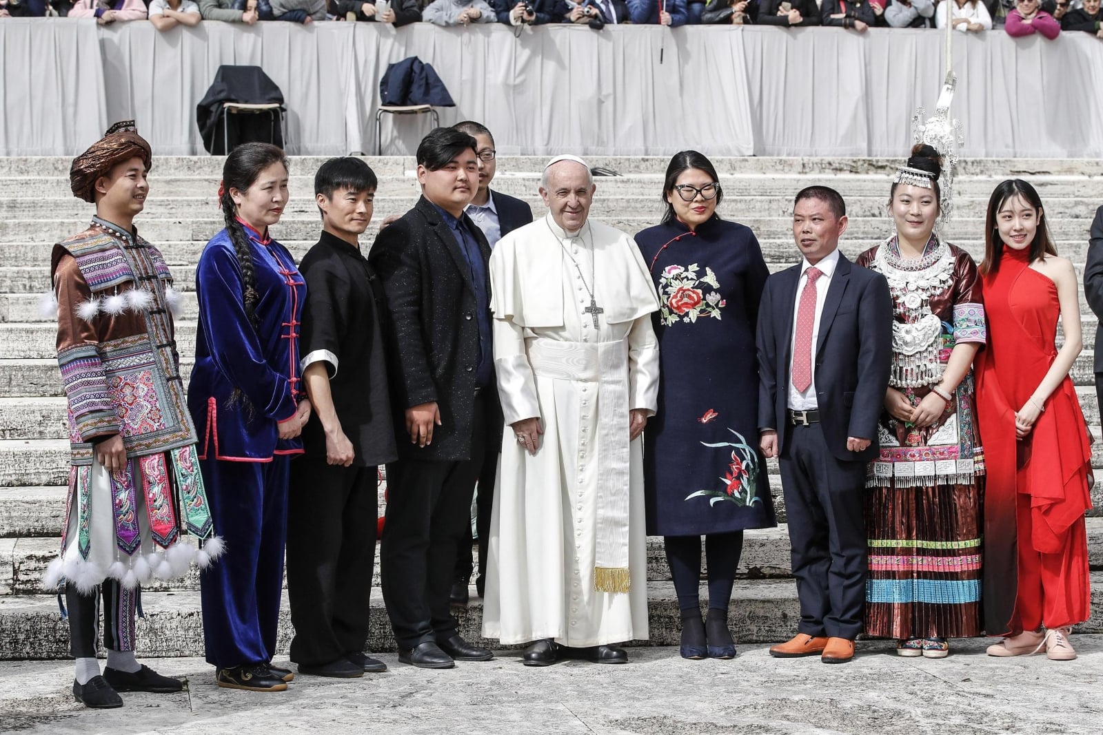 Papież Franciszek wita członków chińskiego stowarzyszenia kulturalnego 