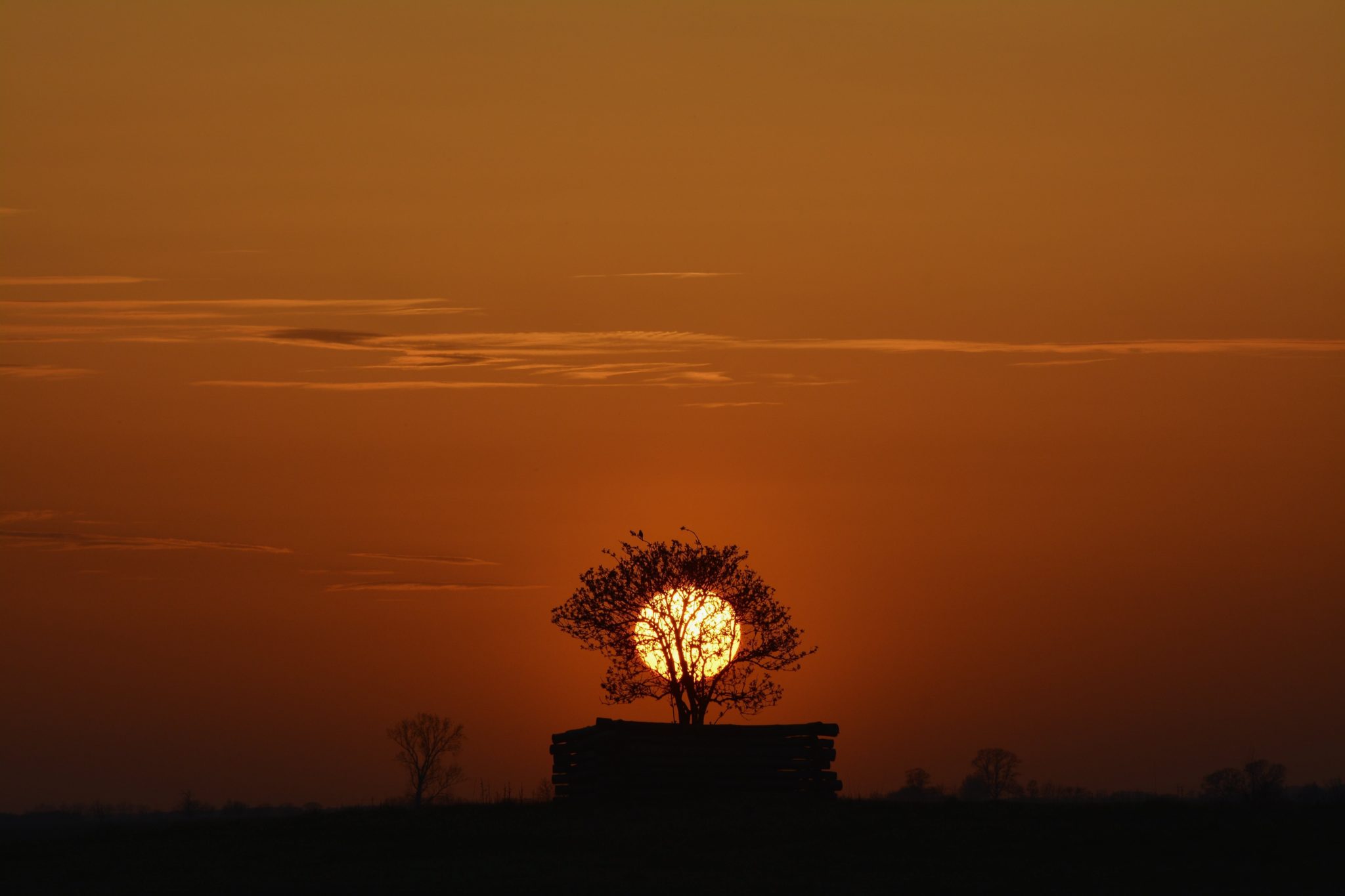 Węgry: zachód słońca, fot: Zsolt Czegledi, PAP/EPA 