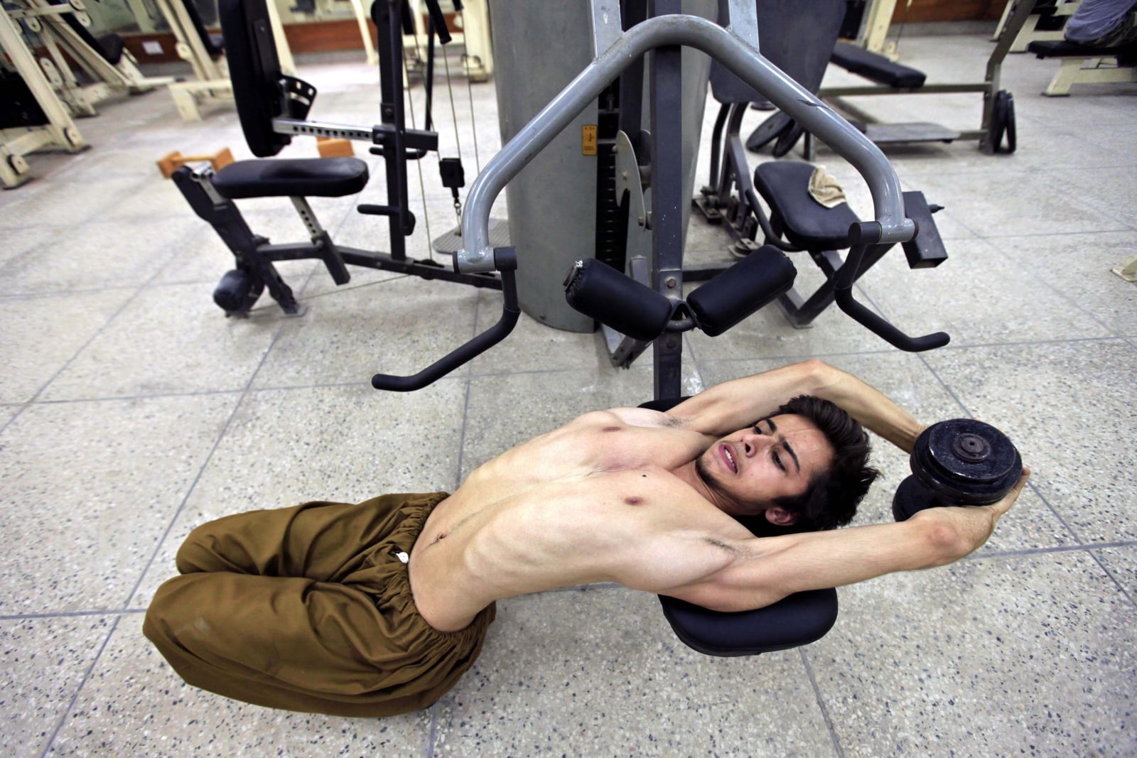 Pakistańczyk wykonuje ćwiczenia w Światowy Dzień Zdrowia, Peszawar, Pakistan.