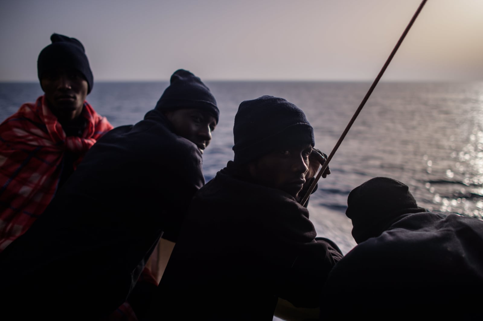 Uchodźcy nad Morzem Śródziemnym fot. EPA/CHRISTOPHE PETIT TESSON 
