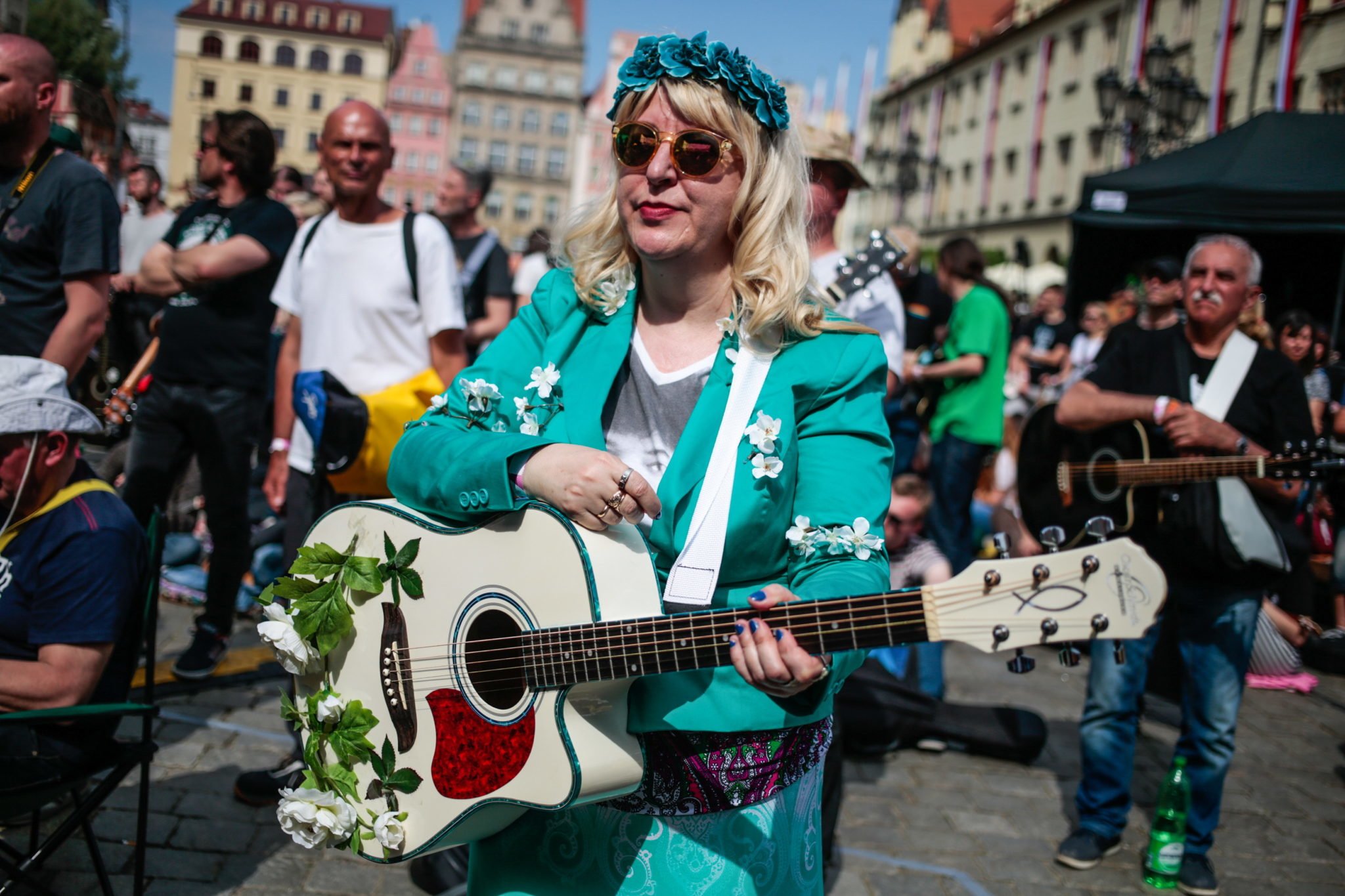 Wrocław: Gitarowy Rekord Guinnessa na wrocławskim Rynku. Udało się pobić ustanowiony w 2016 r. gitarowy Rekord Guinnessa. 