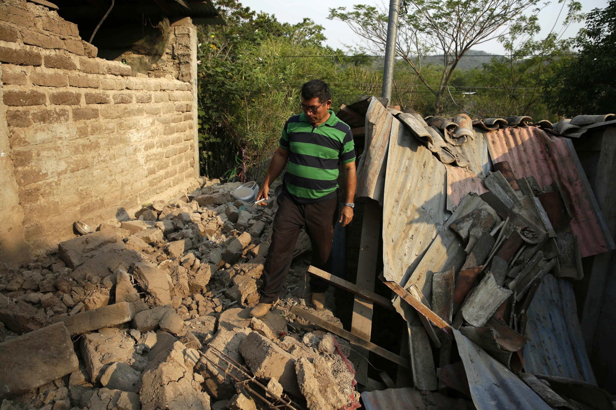 Salvador: zniszczenia po trzęsieniu ziemi, 11 domu zostało zburzonych, ponad 100 zniszczonych, fot: Rodrigo Sura, PAP/EPA 