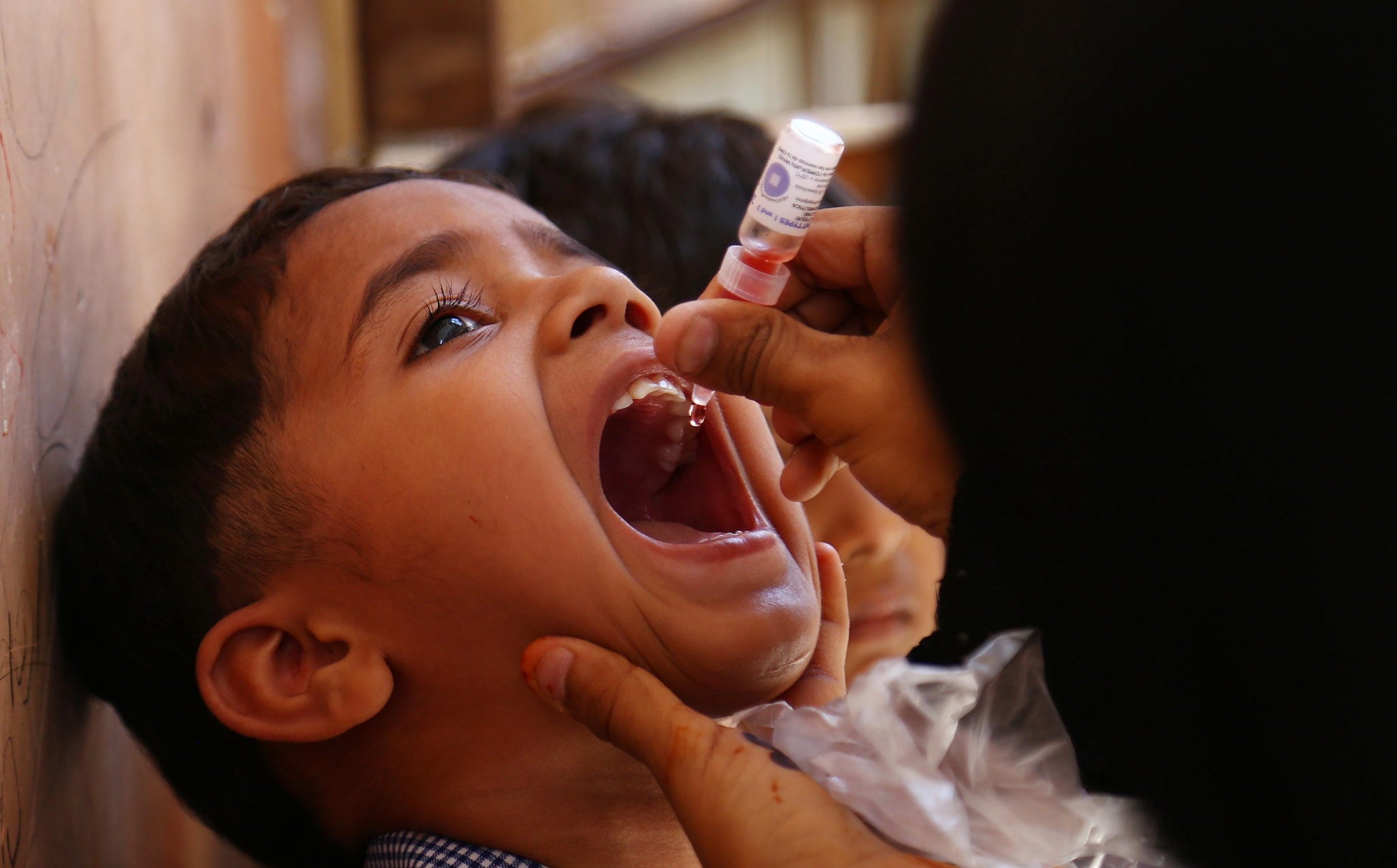 Szczepienie dzieci przeciwko polio - ogólnokrajowa kampania w Pakistanie, fot: Shahazaib Akber, PAP/EPA 