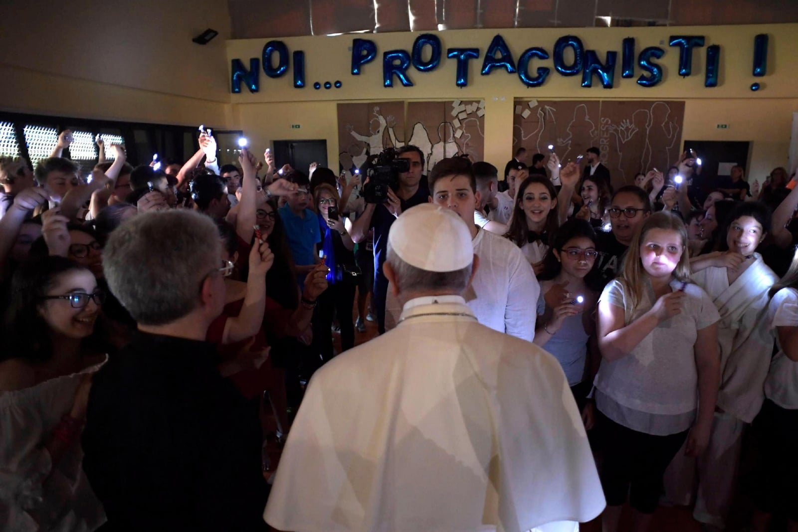 Papież Franciszek odwiedza szkołę fot. EPA/VATICAN MEDIA 