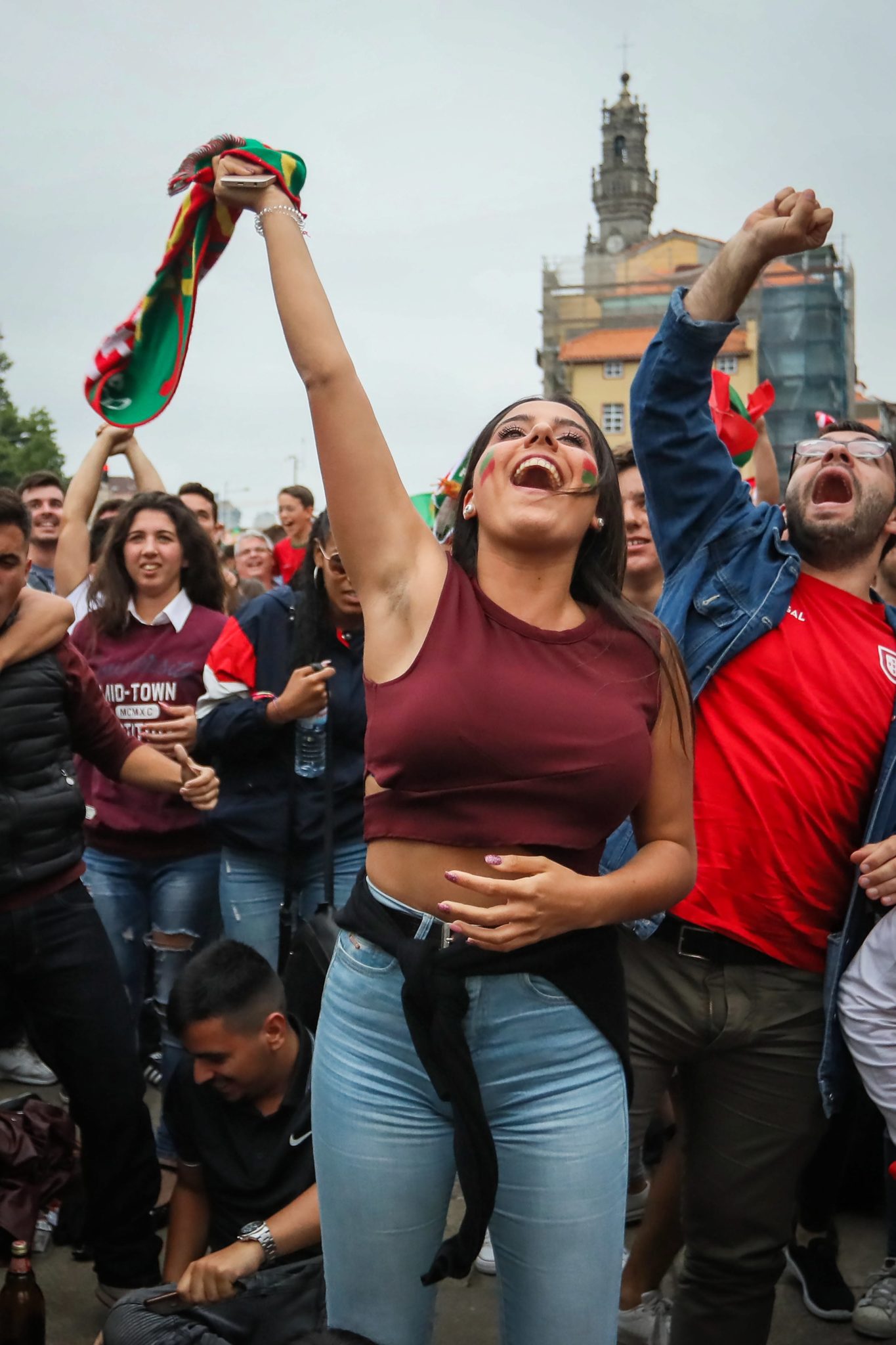 Porto, Portugalia: fani piłki nożnej oglądają mecz swojej reprezentacji z Iranem, spotkanie zakończyło się remisem 1:1, fot: Manuel Fernando Araujo, PAP/EPA 