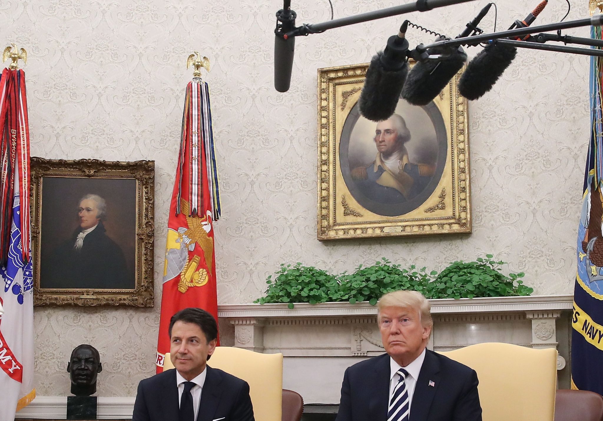 Biały Dom, Waszyngton. Prezydent Donald Trump spotyka się z włoskim premierem Giuseppe Conte, fot. Mark Wilson, PAP/EPA 
