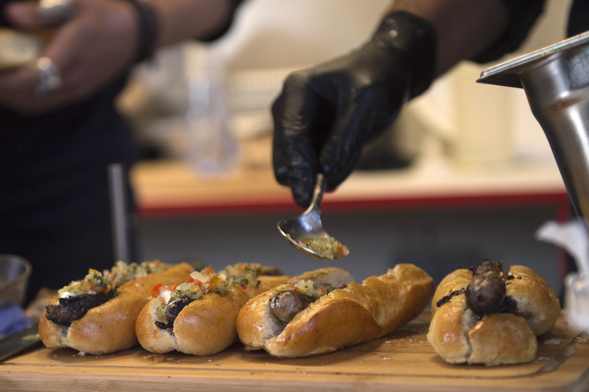 Dania: Mistrzostwa Świata w przygotowywaniu hot-dogów na festiwalu „Cooking and Food” w Kopenhadze, wygrywa kucharz z Argentyny, fot. Liselotte Sabroe 