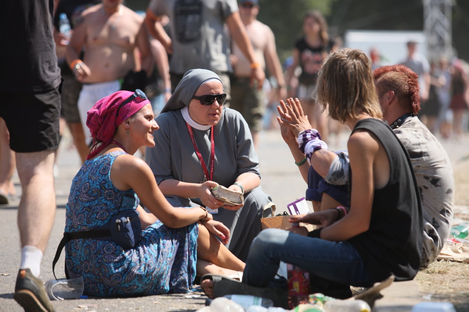 Ewangelizatorzy Przystanku Jezus wśród uczestników Pol'and'Rock Festival (dawniej Przystanek Woodstock) w Kostrzynie nad Odrą, fot. PAP/Lech Muszyński