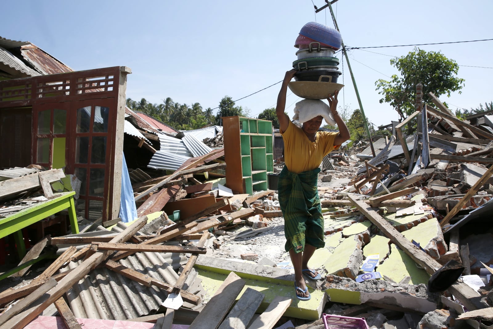 Trzęsienie ziemi w Indonezji na wyspie Lombok
 EPA/ADI WEDA 