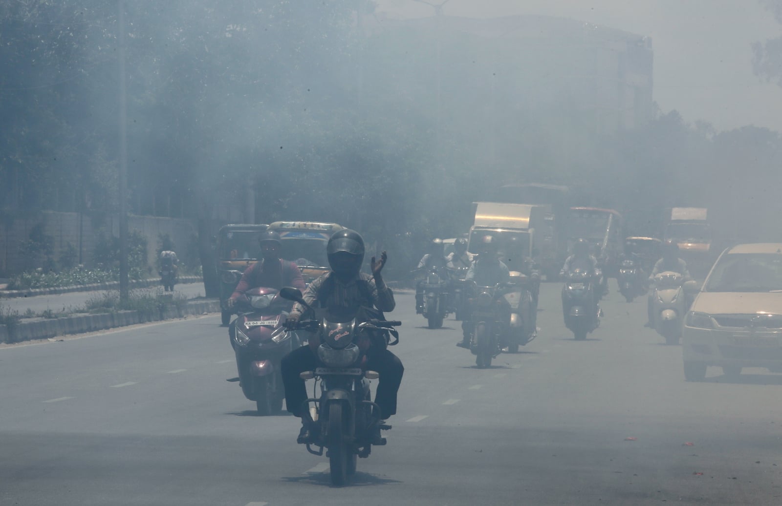 Zanieczyszczenie powietrza w Bengaluru, Indie. Fot. PAP/EPA/JAGADEESH NV