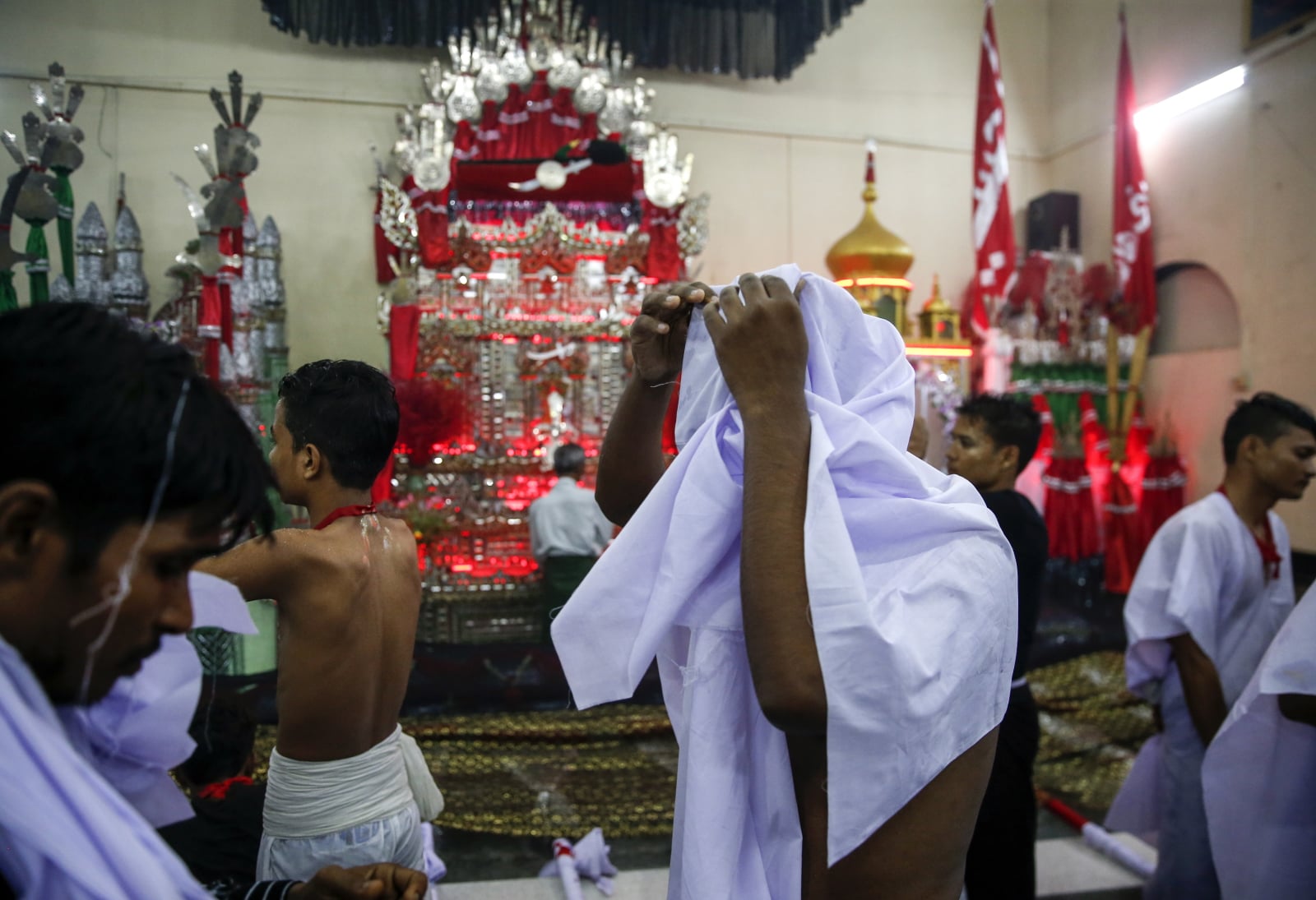 Święto religijne w Mjanmarze fot. EPA/LYNN BO BO 
