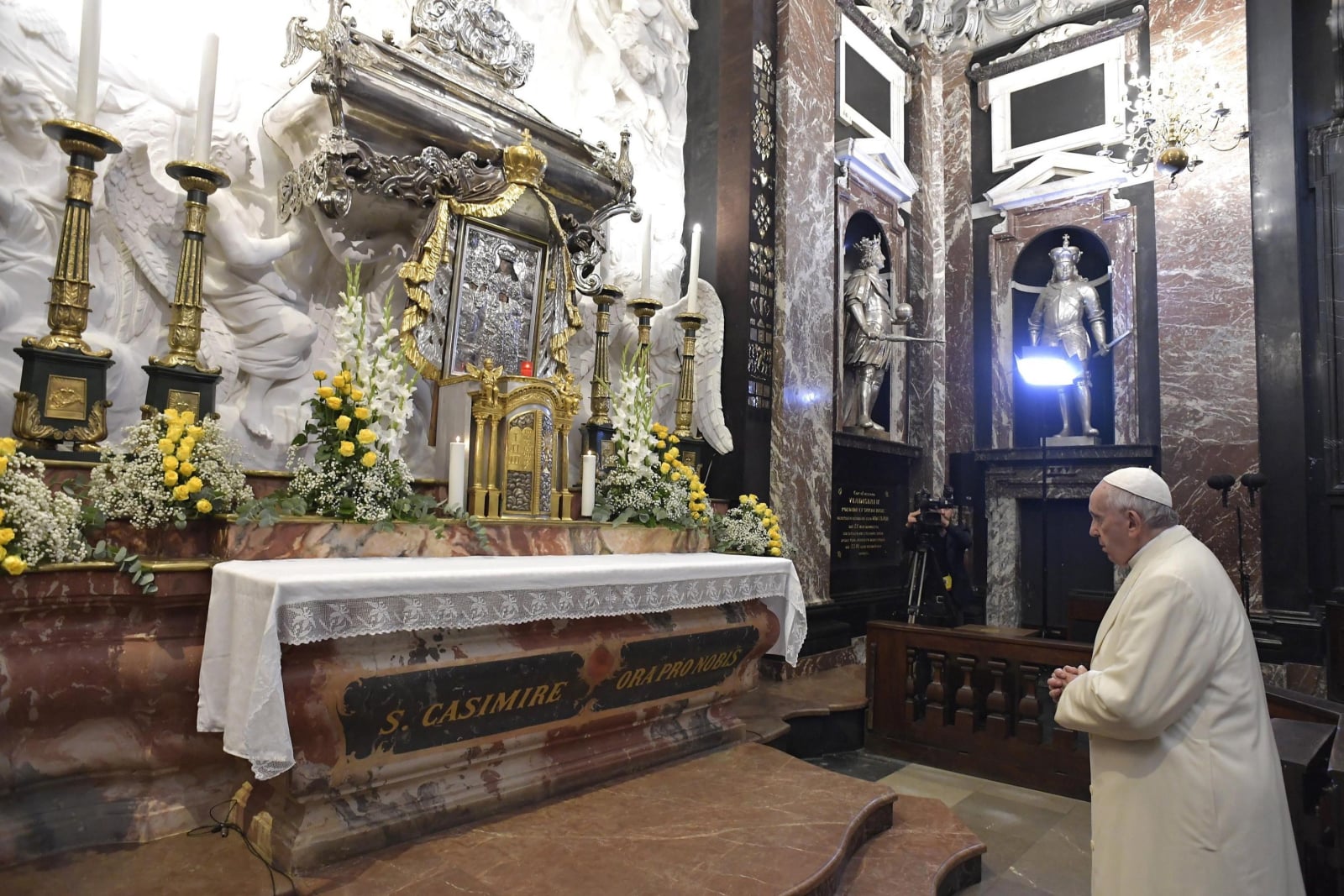 Papież Franciszek w czasie swojej pielgrzymki na Litwę, fot. PAP/EPA/VATICAN MEDIA HANDOUT