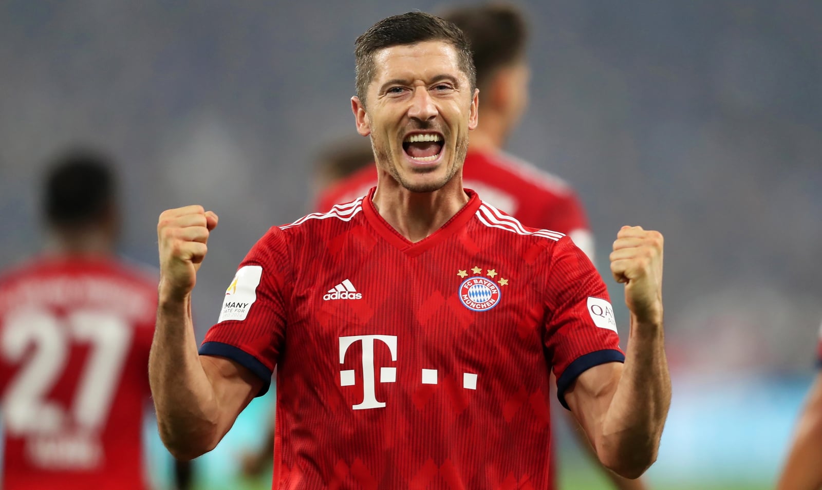 Robert Lewandowski cieszy się po strzeleniu kolejnego gola dla Bayernu Monachium, fot. PAP/EPA/FRIEDEMANN VOGEL