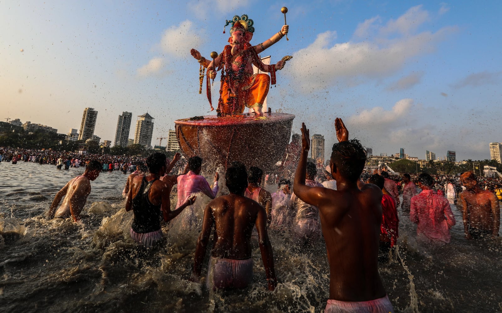 Festiwal Ganesh w Bombaju fot. EPA/DIVYAKANT SOLANKI 
