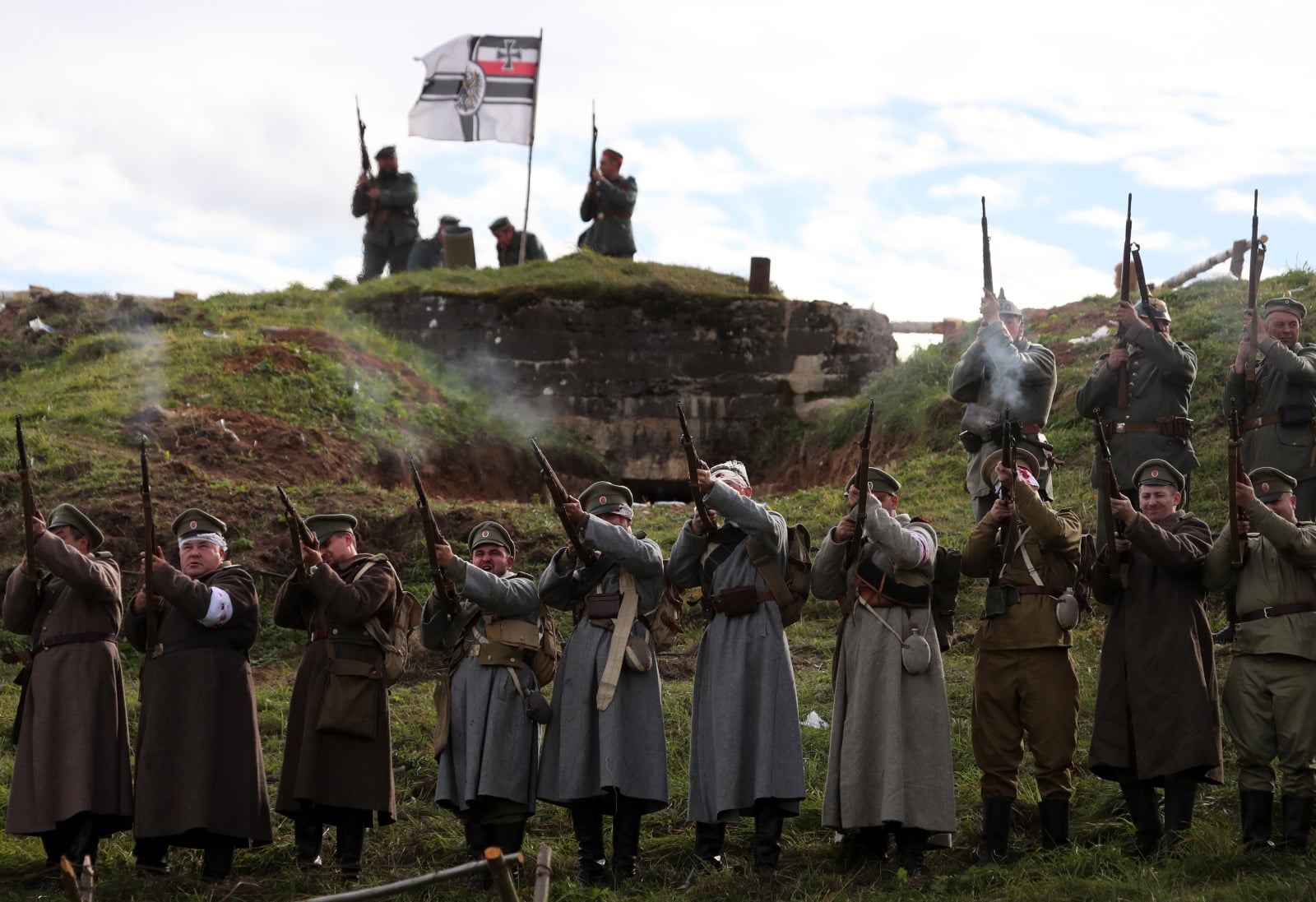 Rekonstrukcja historyczna II WŚ na Białorusi fot. EPA/TATYANA ZENKOVICH 
