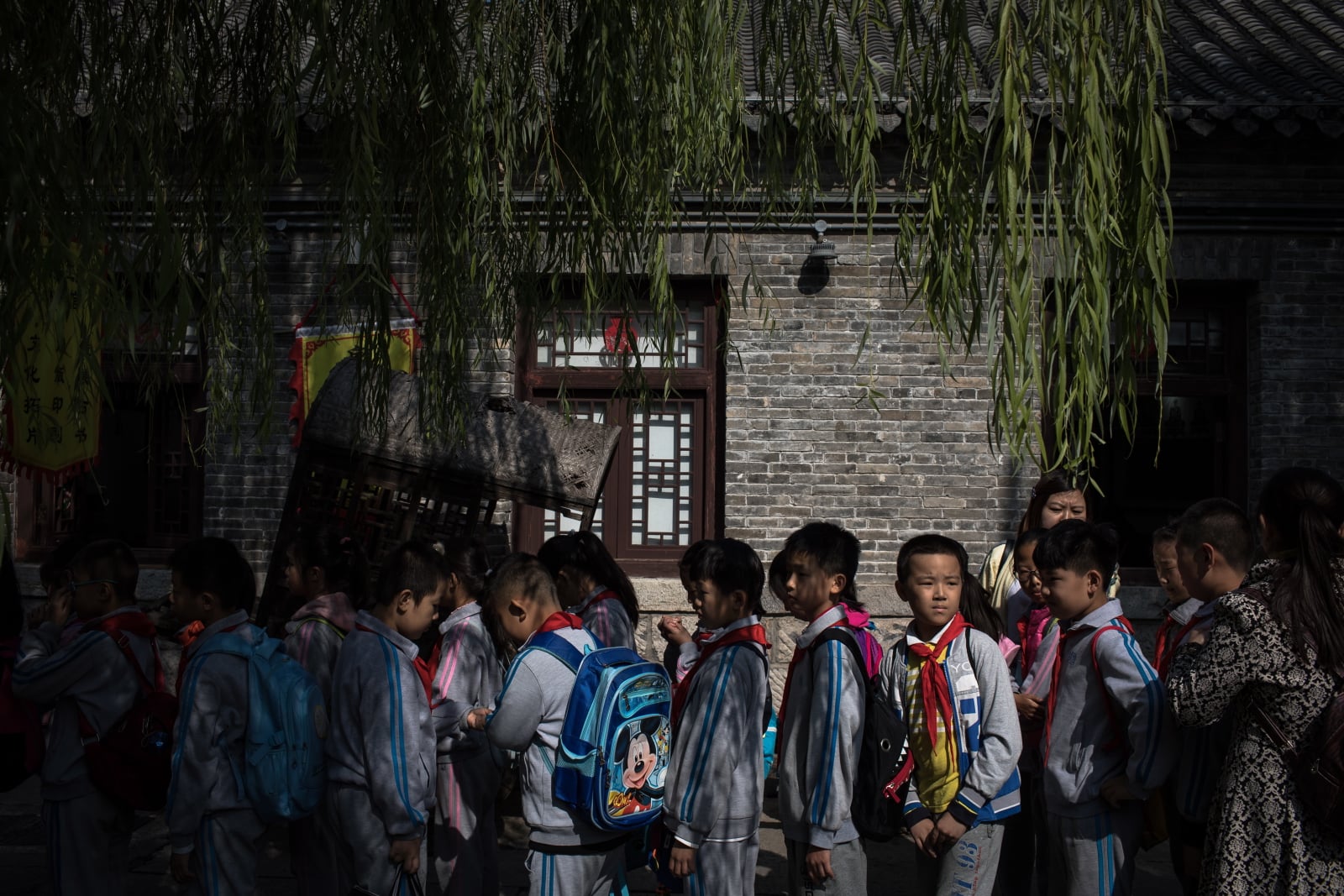 Chińscy uczniowie w Jinan, prowincja Shandong, fot. EPA/ROMAN PILIPEY