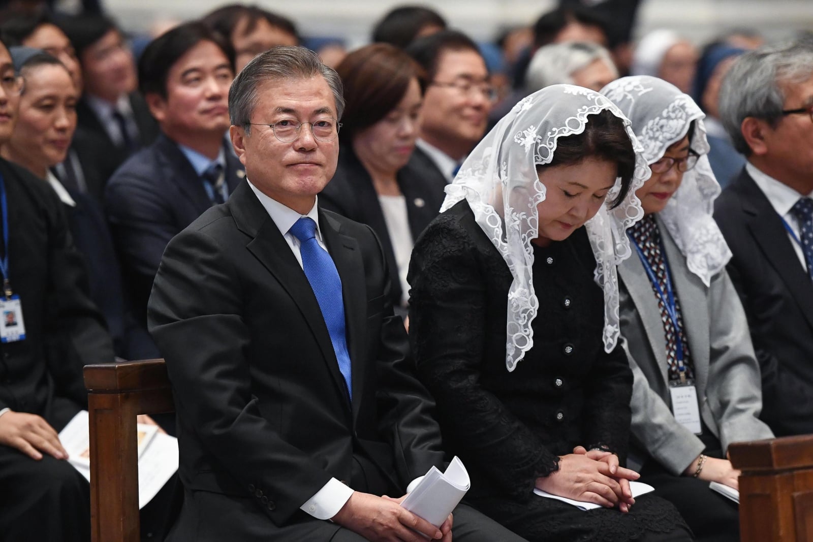 Msza Święta w Bazylice Świętego Piotra na rzecz pokoju na Półwyspie Koreańskim, w której uczestniczył Prezydent Korei Południowej Moon Jae-in i jego żona Kim Jung-sook, Watykan, fot. EPA/ALESSANDRO DI MEO 
