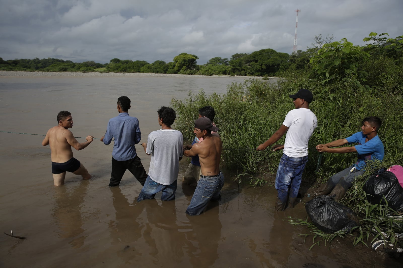 Migracje Honduras - USA fot. EPA/Rodrigo Sura 
