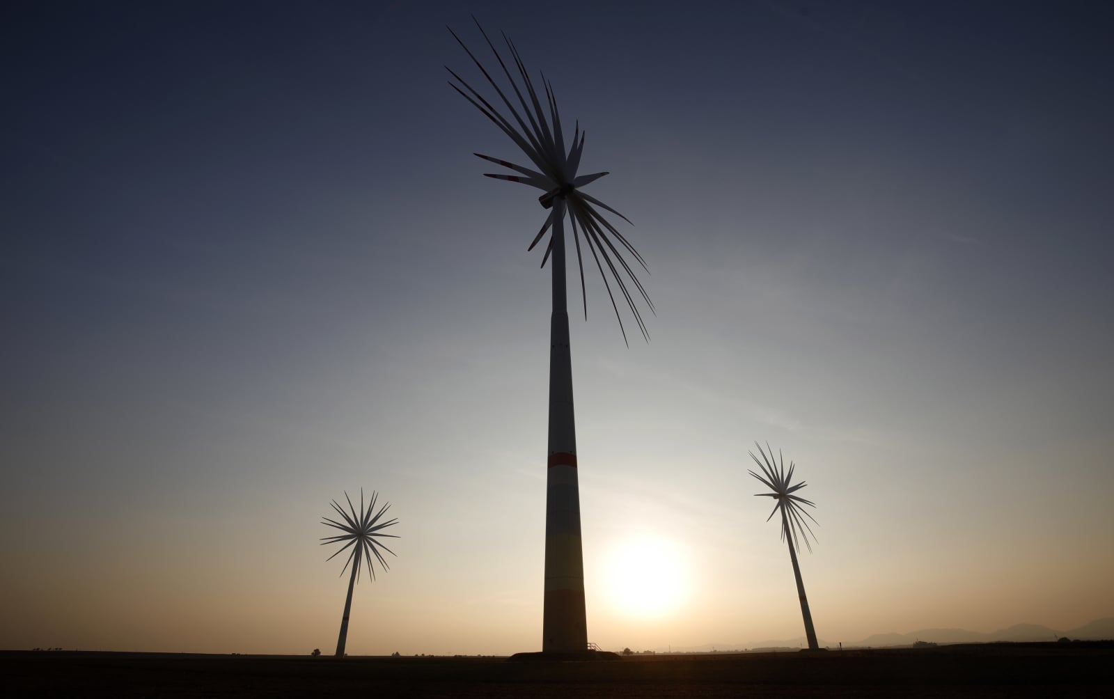 Elektrownie wiatrowe w Niemczech fot. EPA/RONALD WITTEK 
