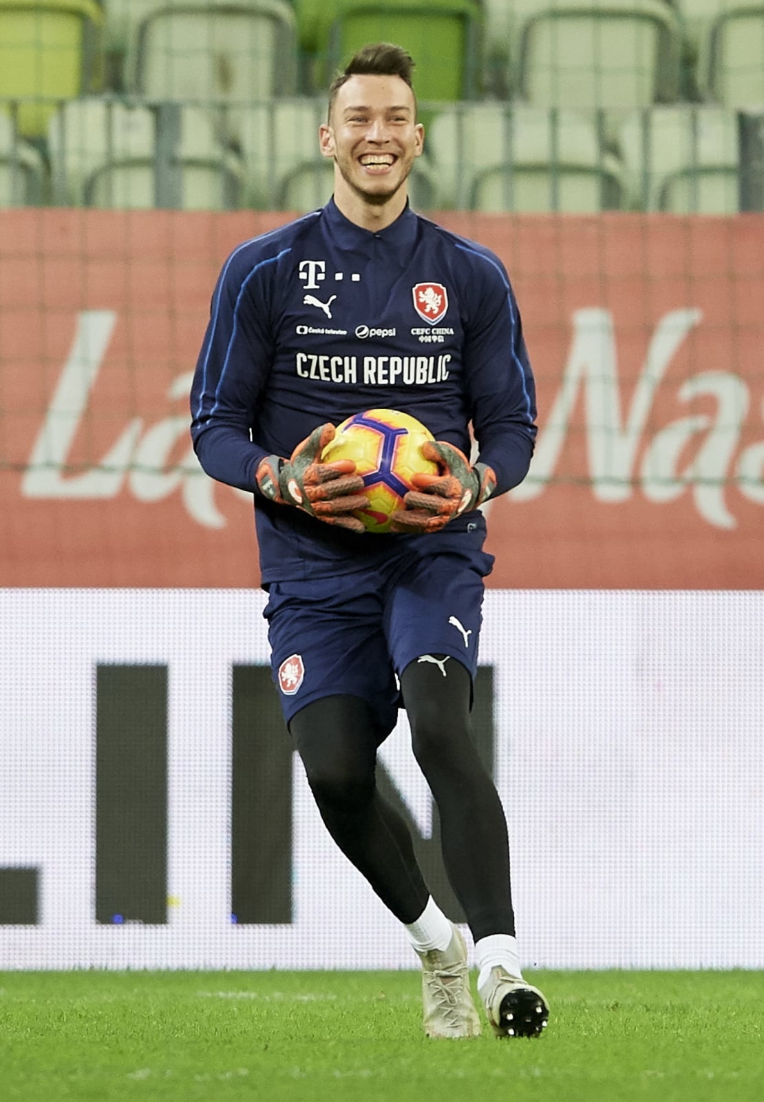 Bramkarz reprezentacji Czech Jiri Pavlenka, podczas treningu w Gdańsku, gdzie z drużyną przygotowuje się do towarzyskiego meczu z Polską.