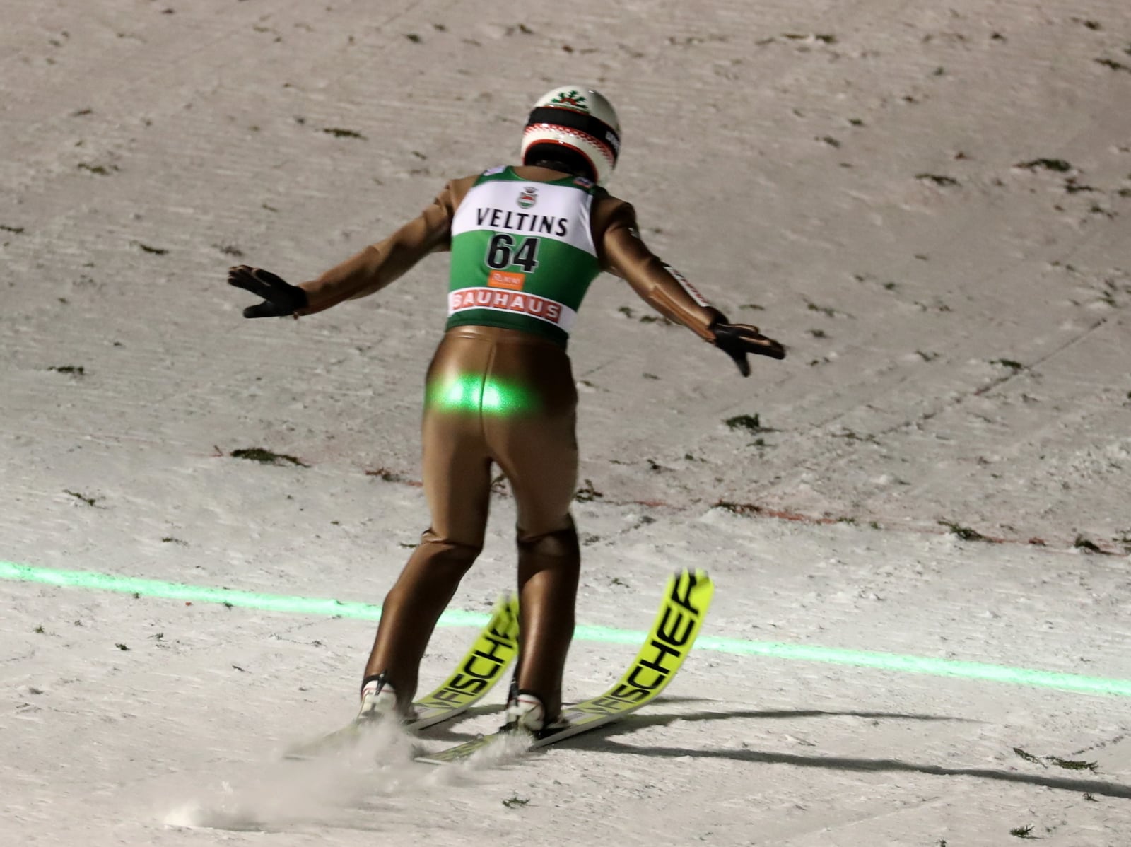 Kamil Stoch podczas zawodów Pucharu Świata w skokach narciarskich na skoczni HS 142 w Kuusamo, 25 bm. Fot. PAP/Grzegorz Momot