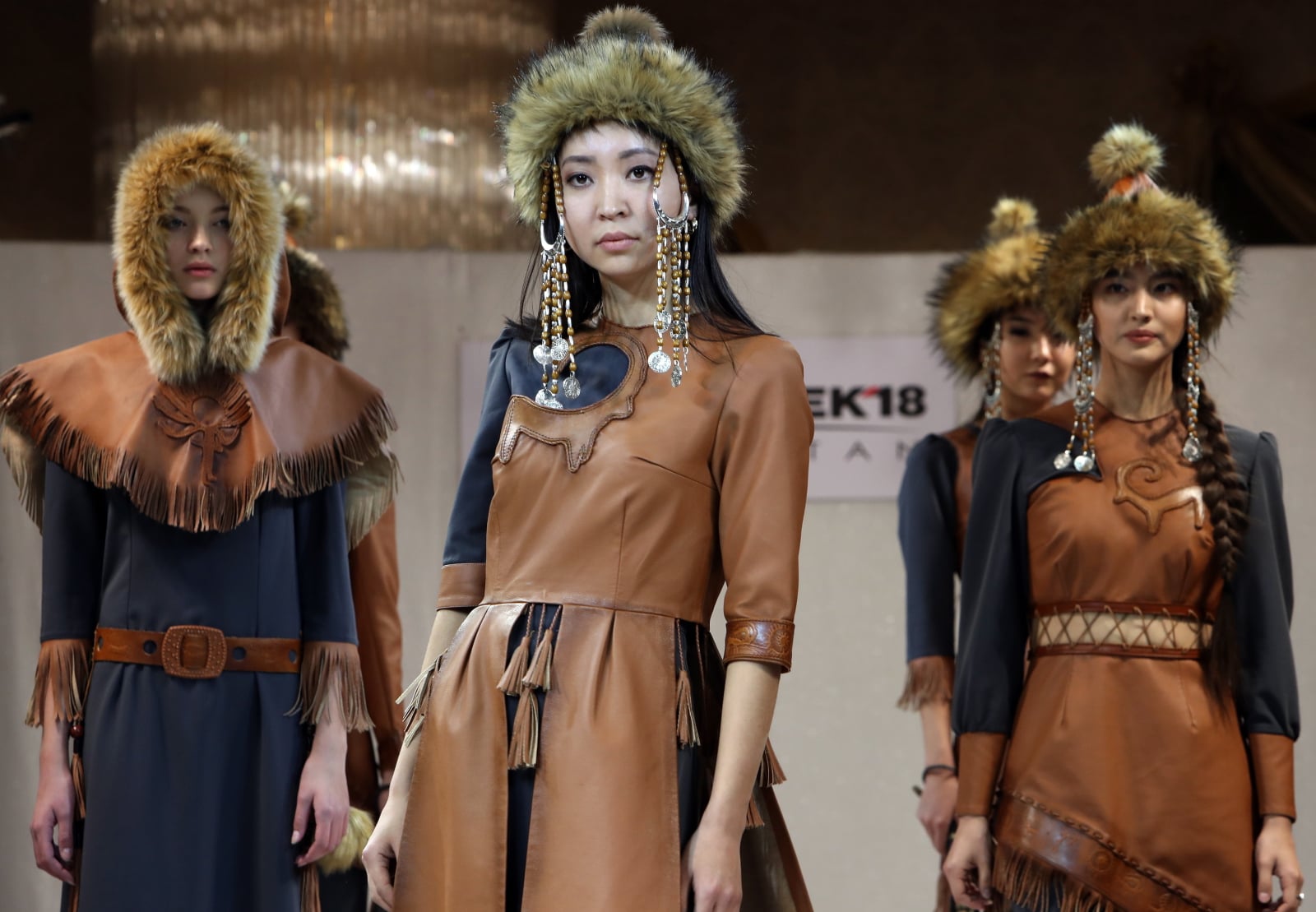 Bishkek Fashion Week  EPA/IGOR KOVALENKO 