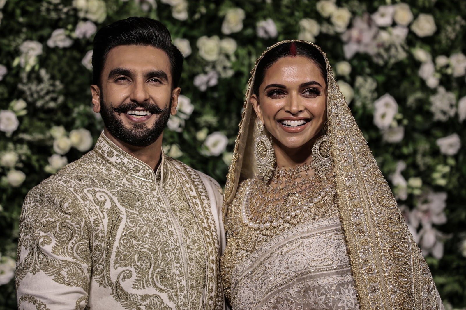 Nowo poślubieni aktorzy Bollywood Ranveer Singh i Deepika Padukone w Mumbaju w Indiach