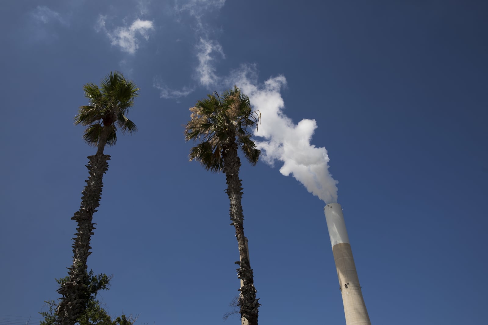 Wzrastające emisja CO2 w Izraelu fot. EPA/ABIR SULTAN 
