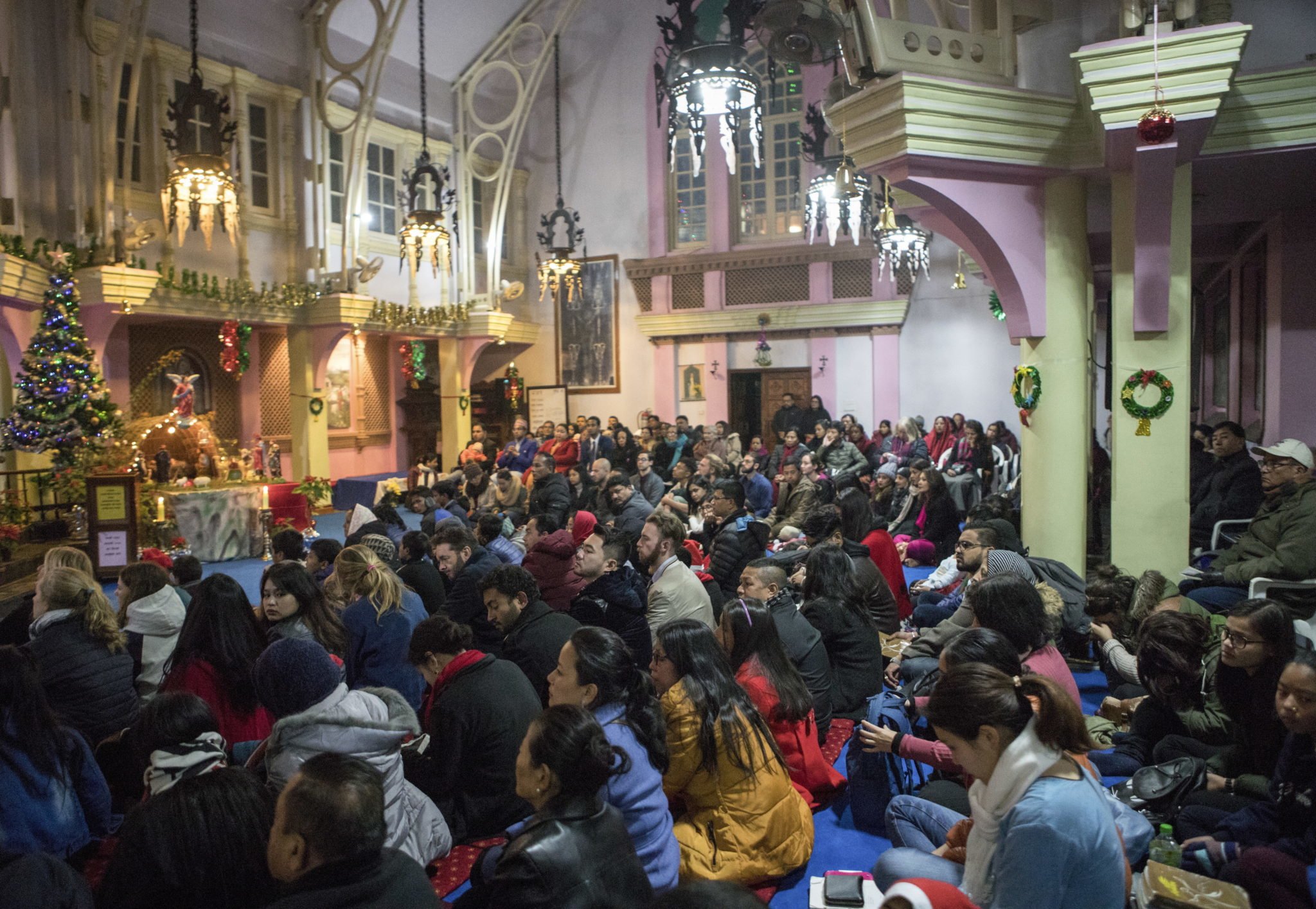 Zdjęcie: chrześcijanie w Nepalu zebrani na Mszy wigilinej, fot. HRITIK SHRESTHA, PAP/EPA  