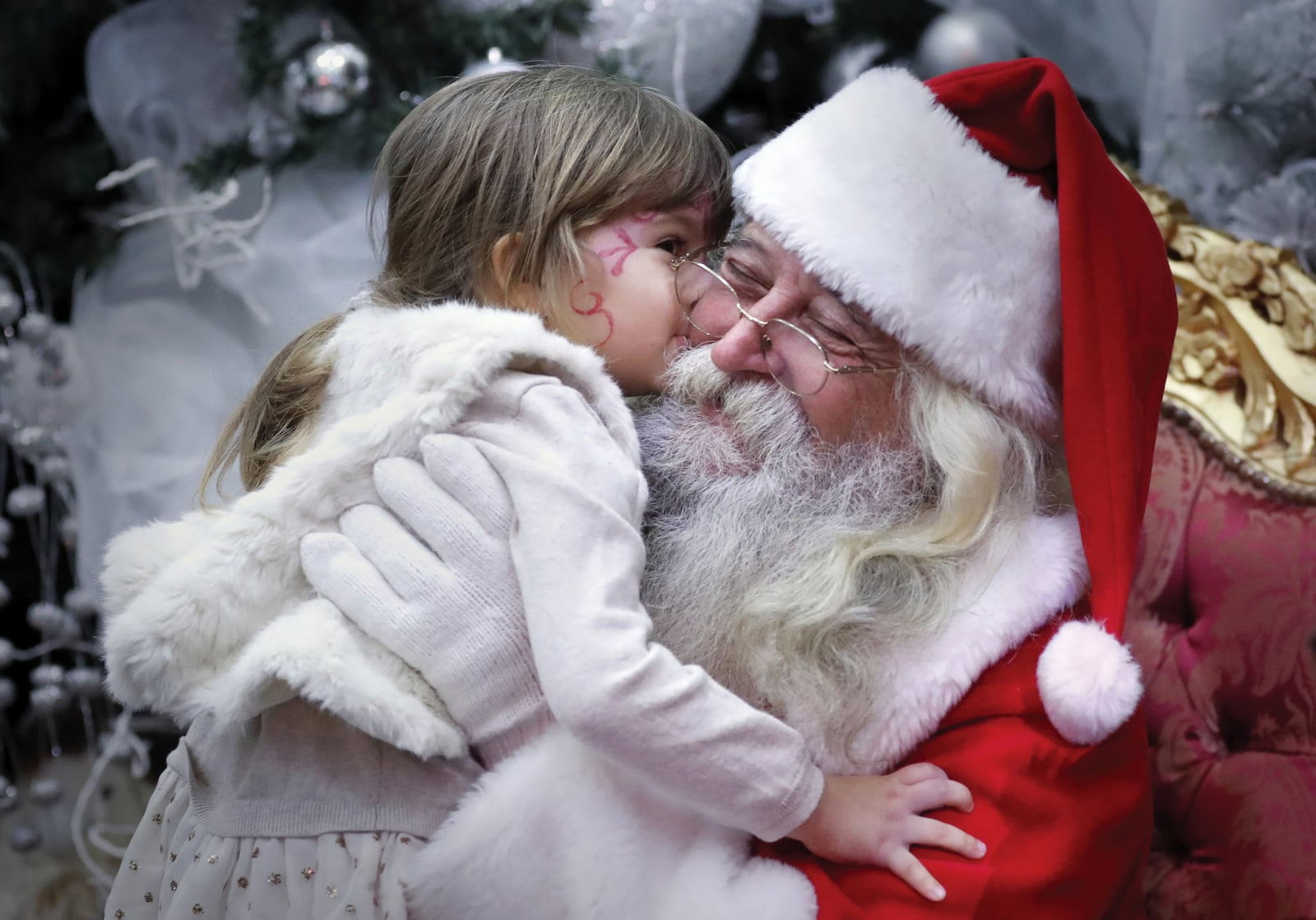 Święty Mikołaj w Rumunii  EPA/ROBERT GHEMENT 