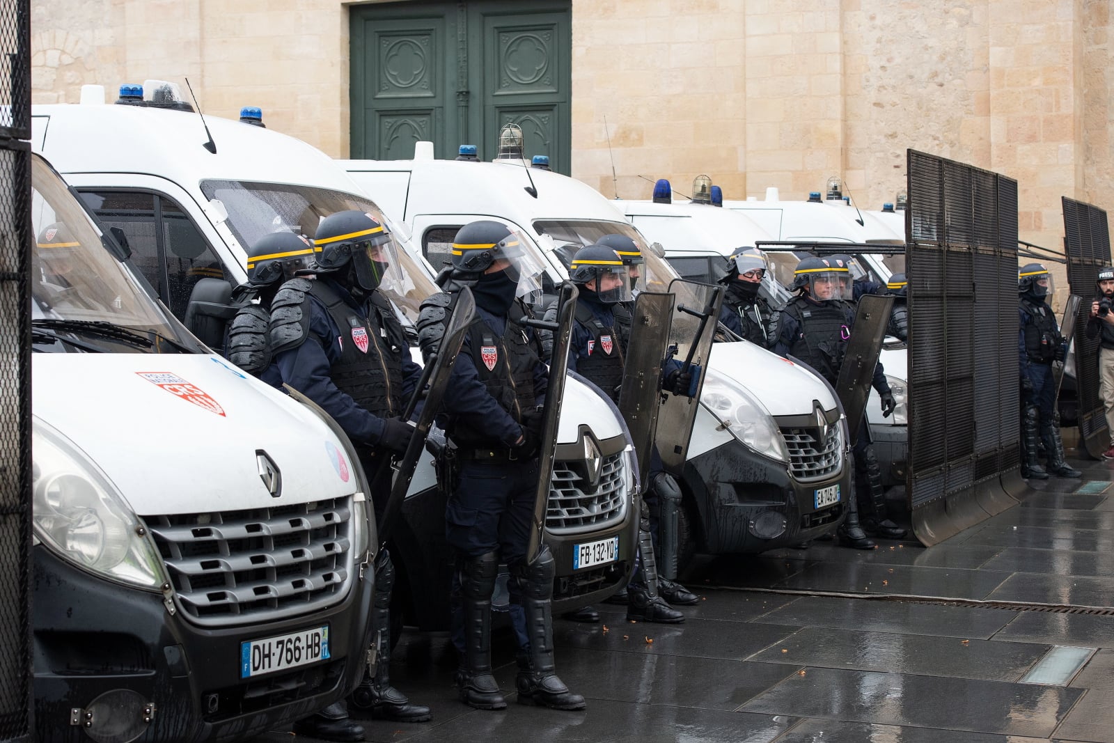 Protesty we Francji. EPA/CAROLINE BLUMBERG 