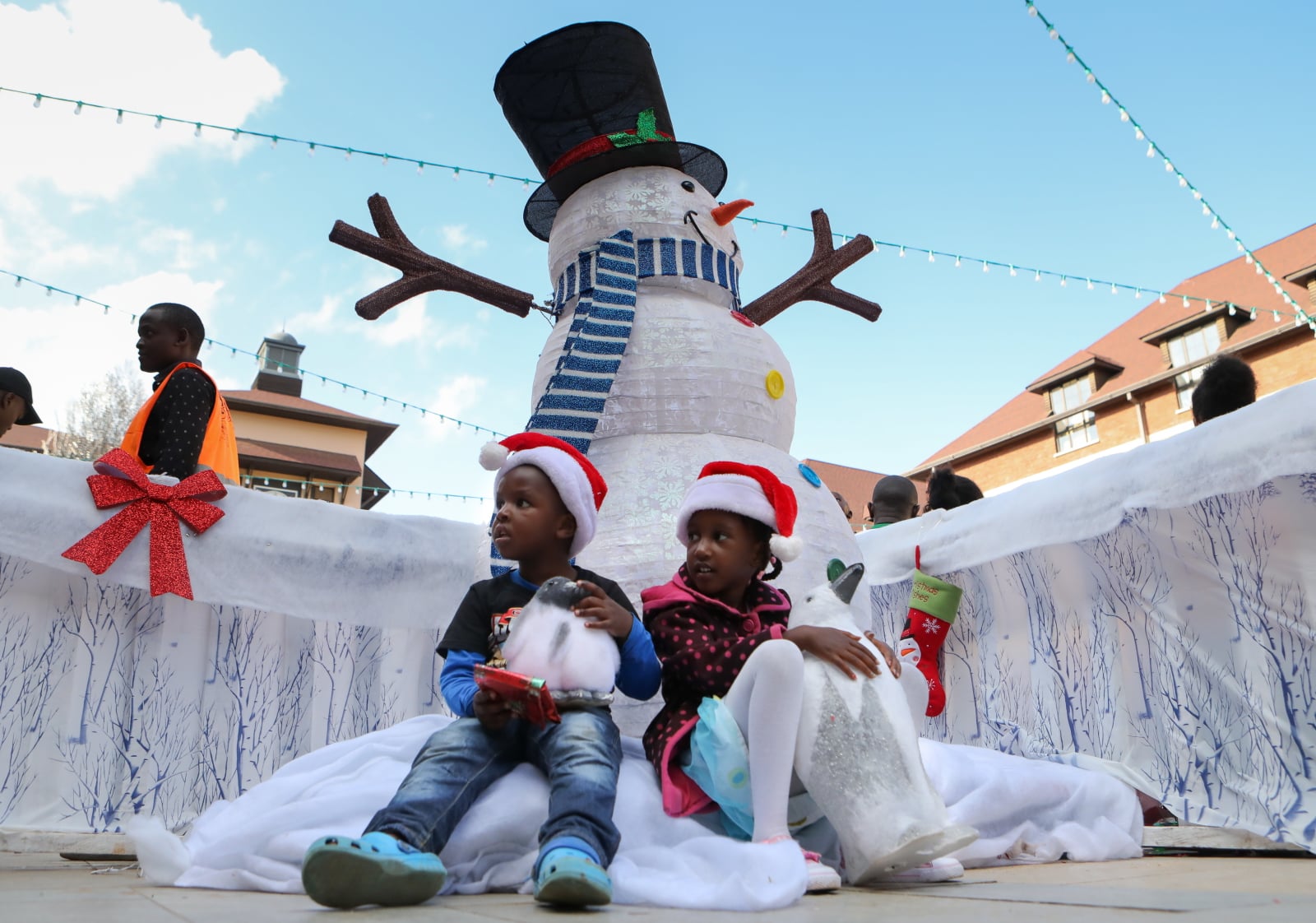Przygotowania do Świąt Bożego Narodzenia w Nairobi fot. EPA/DANIEL IRUNGU 
