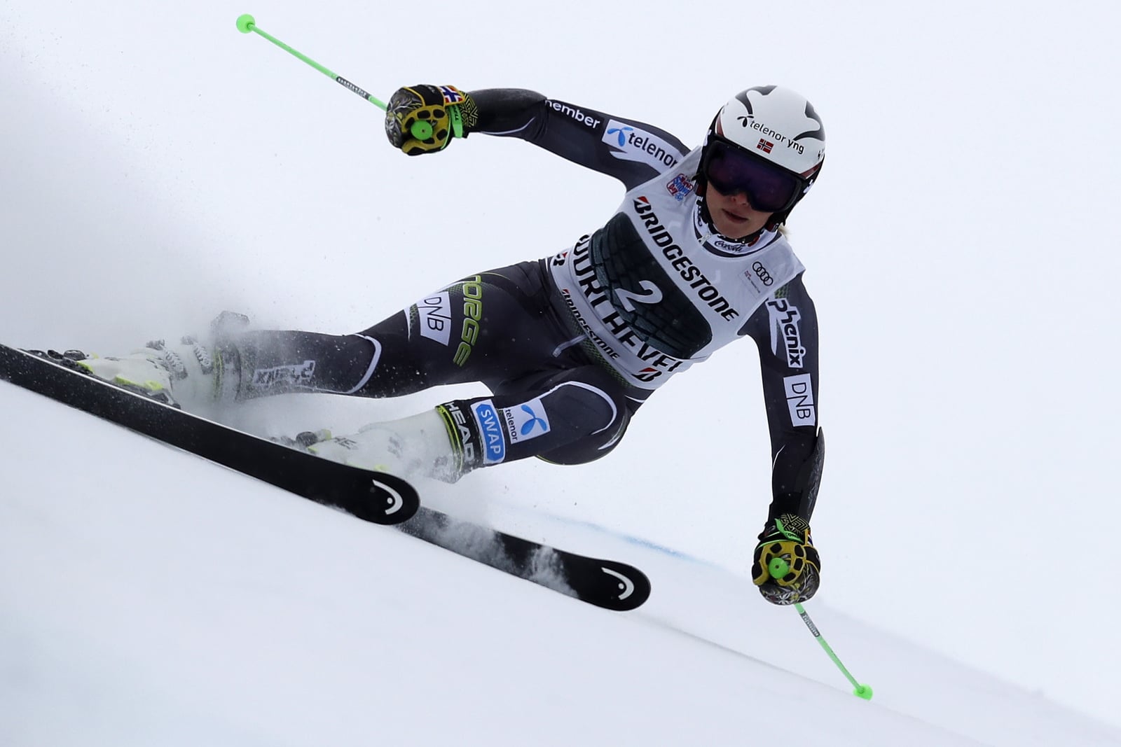 Ragnhild Mowinckel z Norwegii podczas zawodów w slalomie gigancie w ramach Pucharu Świata w Narciarstwie Alpejskim w Courchevel, Francja. Fot. PAP/EPA/SEBASTIEN NOGIER