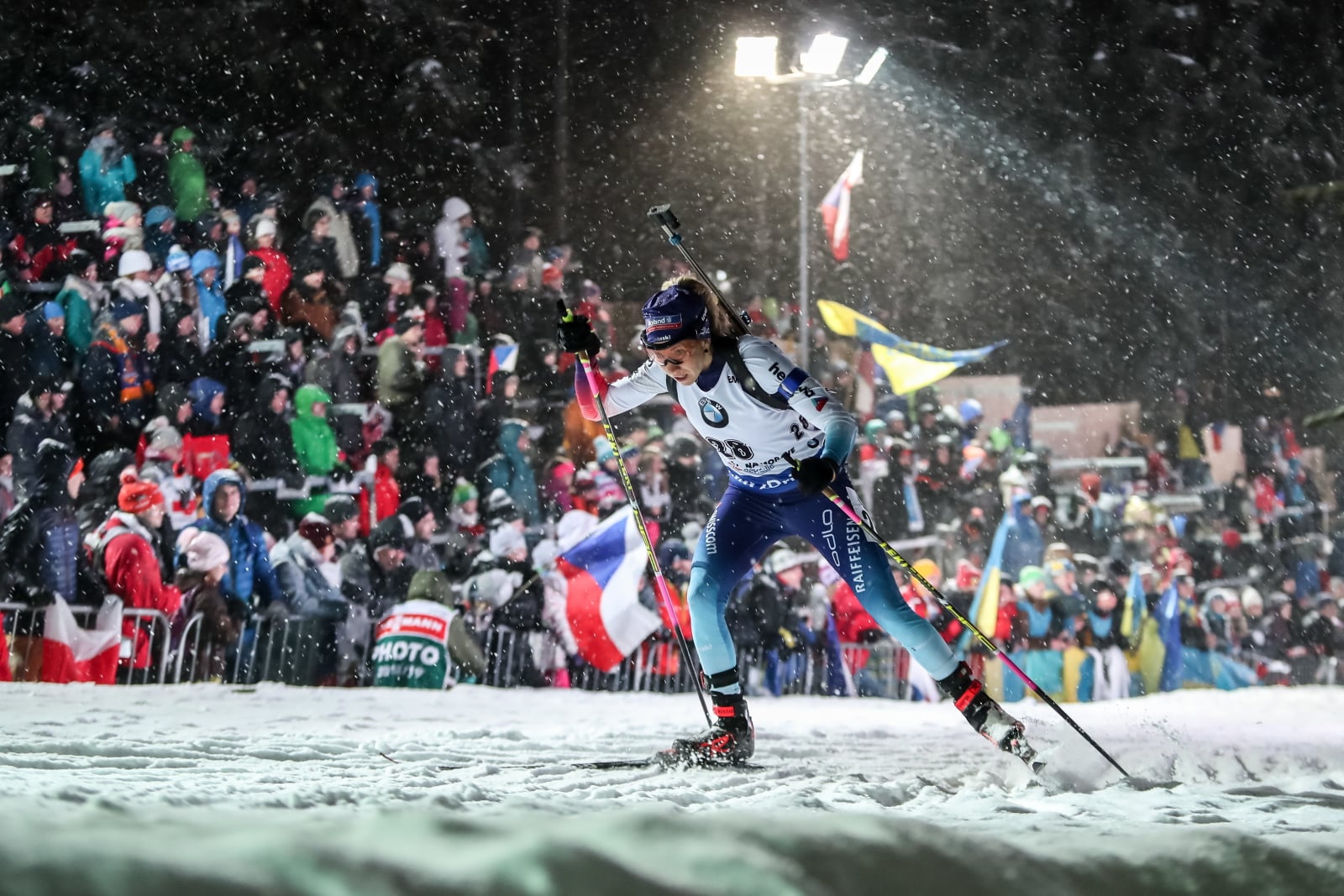 Elisa Gasparin ze Szwajcarii w akcji podczas wyścigu kobiet w ramach Biathlonowego mPucharu Świata w czeskim Nove Mesto na Morave. Fot. PAP/EPA/MARTIN DIVISEK