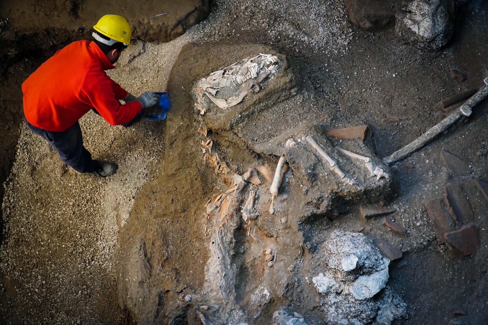 Wykopaliska w Pompejach fot. EPA/CESARE ABBATE 
