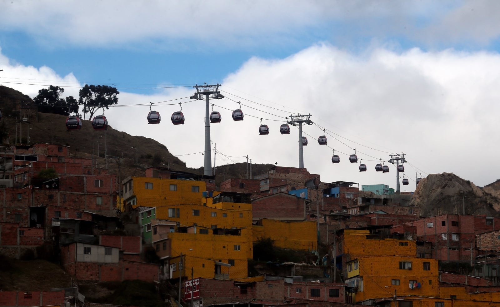 Ciekawa forma transportu w Kolumbii fot. EPA/Mauricio Duenas Castaneda 
