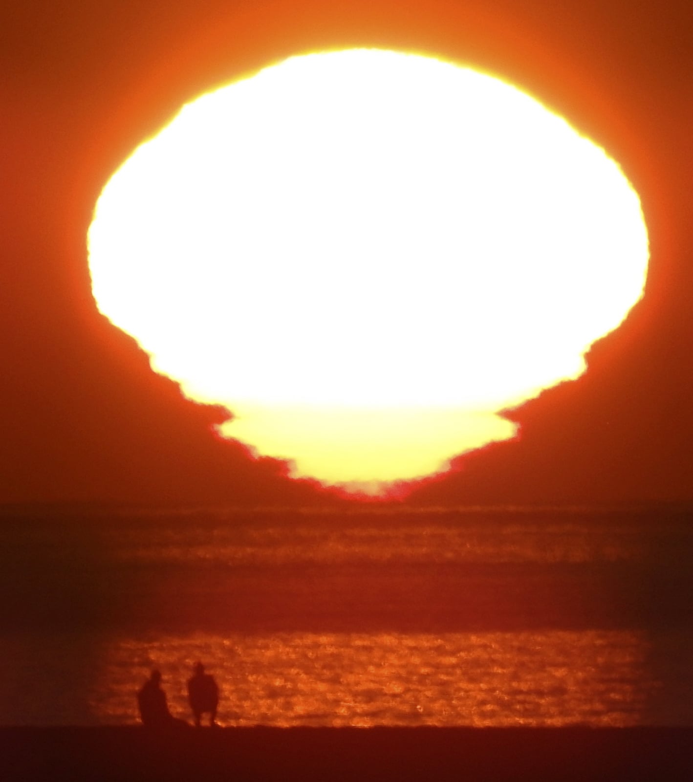 Zachód słońca w Hiszpanii fot. EPA/LAVANDEIRA JR 
