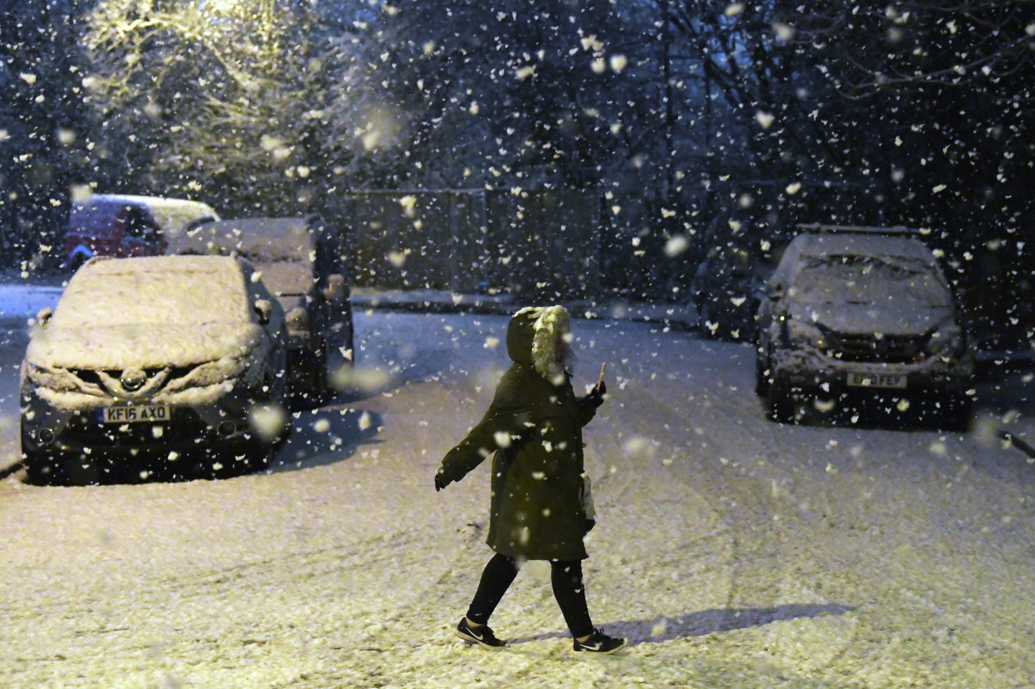 Intensywne opady śniegu w Wielkiej Brytanii. Służby ostrzegają przed opadami zamarzającego deszczu ze śniegiem, fot. Neil Hall, PAP/EPA 