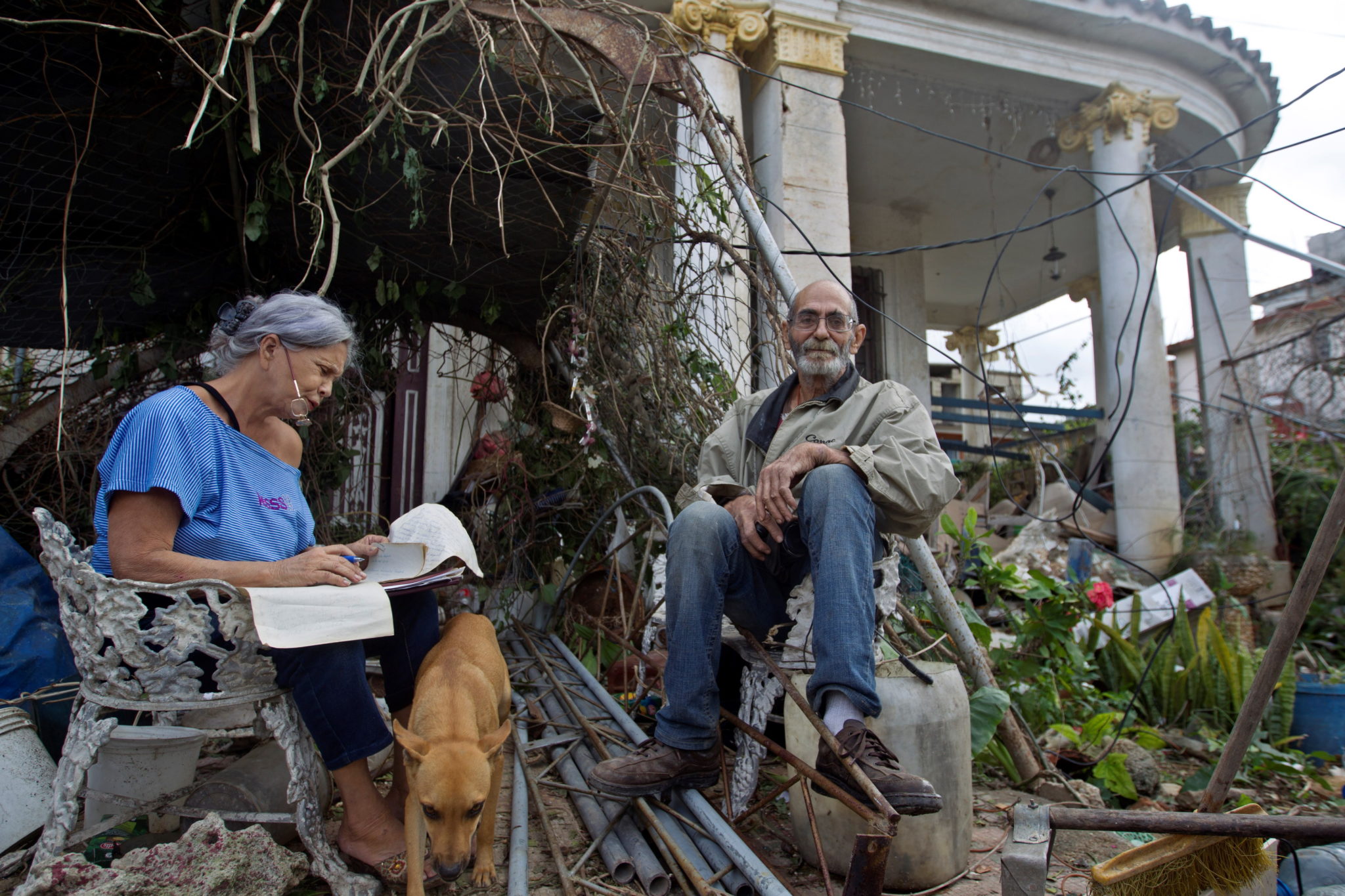 Potężne tornado nawiedziło Kubę, zginęły co najmniej trzy osoby, a ponad 170 zostało rannych - poinformował na Twitterze prezydent Kuby Miguel Díaz-Canel. To było pierwsze od dziesięcioleci tornado, które uderzyło w stolicę Kuby, fot. Yander Zamora, PAP/EPA.